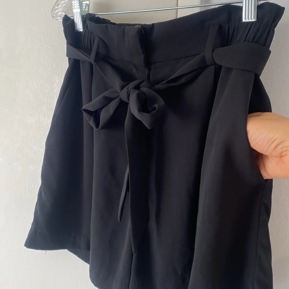 Like new! DRESSY PAPERBAG BLACK SHORTS BY H&M SIZE 4 - Picture 5 of 9